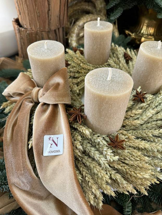 Naši umjetnici i dizajneri nude ukrase za Božić: Šalice se zlate, a vezeni vijenci su najtraženiji