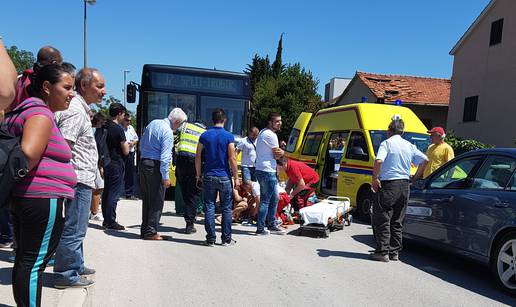 Kaštel Lukšić: Djevojku na pješačkom oborio Mercedes