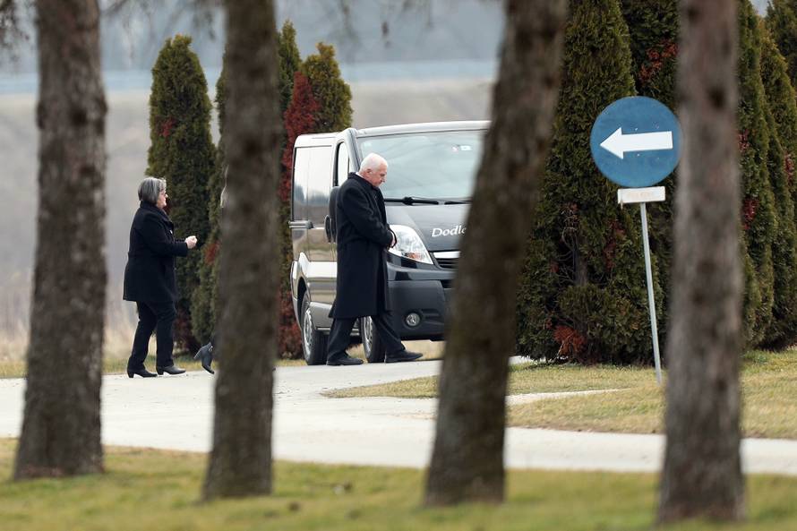 Jasminina majka neutješno je plakala: Nije mogla ni stajati...