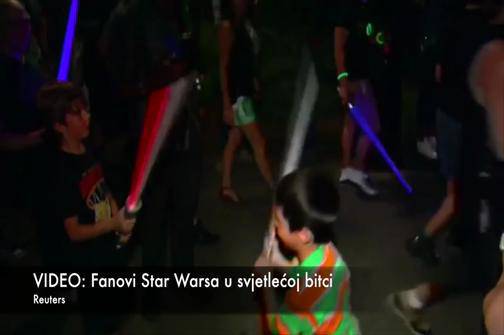 Zaluđeni fanovi Star Warsa: Borili se u mraku sa sabljama