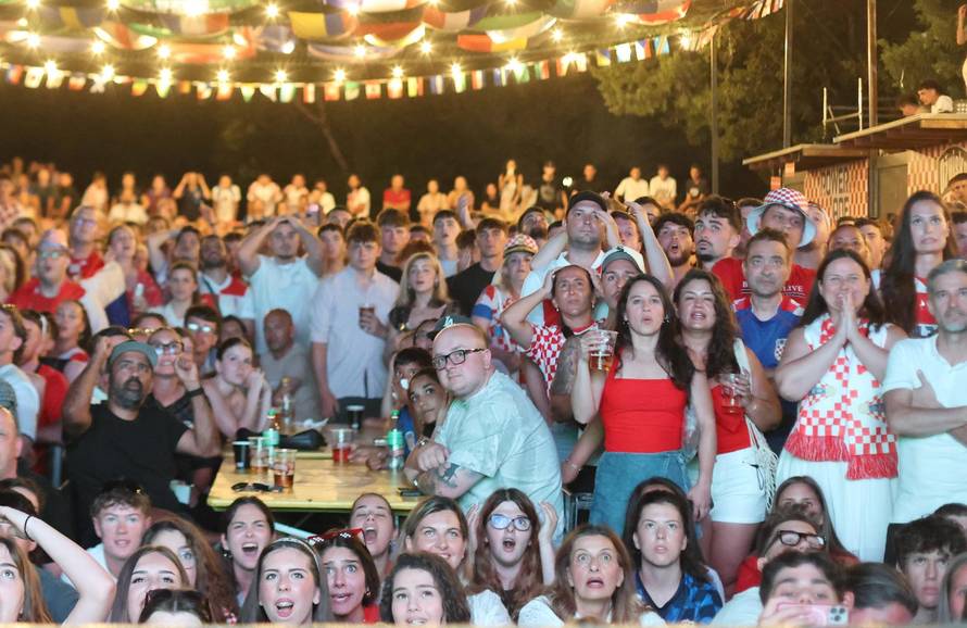 Split: Navijačka atmosfera i praćenje utakmice između Hrvatske i Engleske na Zvončacu