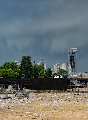Zagreb: Demontaža pozornice na zagrebačkom Hipodromu