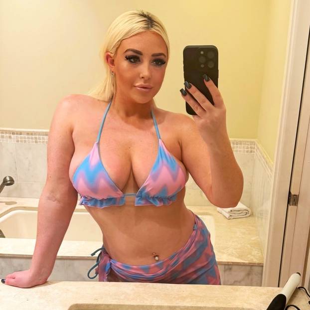 FOTO Bujnoj influencerici ova fobija otežava život: 'Bojim se!'