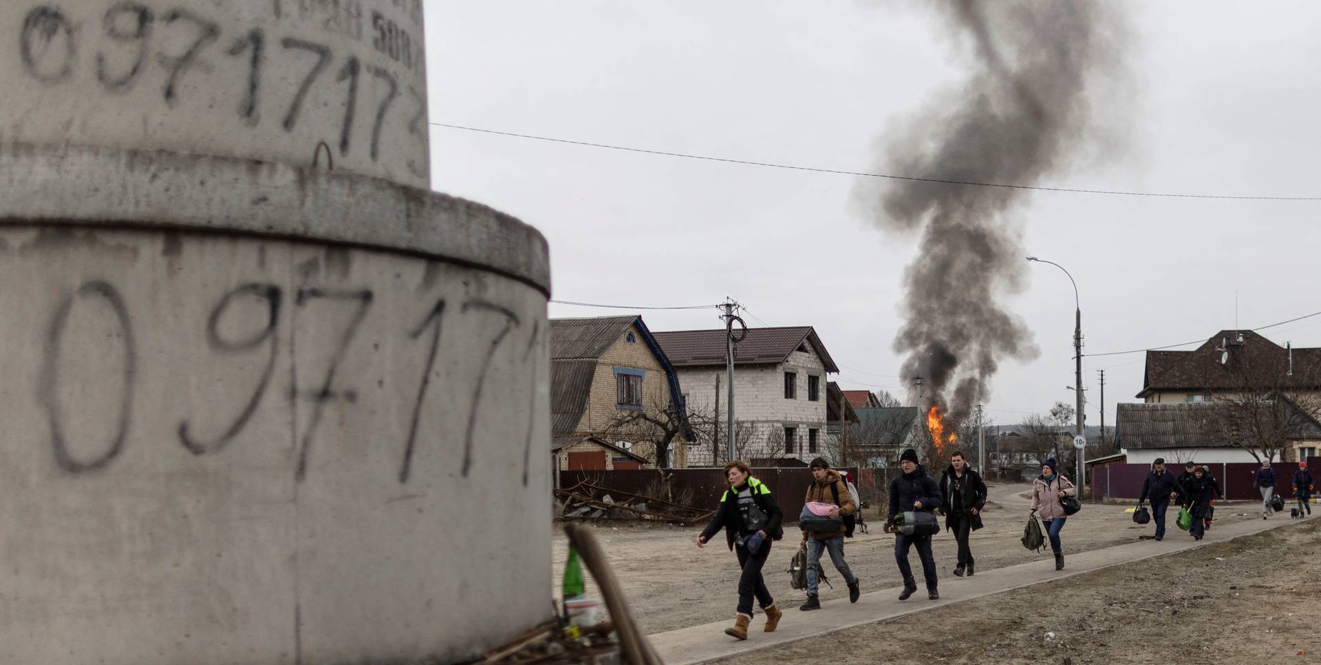 Russian troops advance towards the capital of Kyiv in Irpin