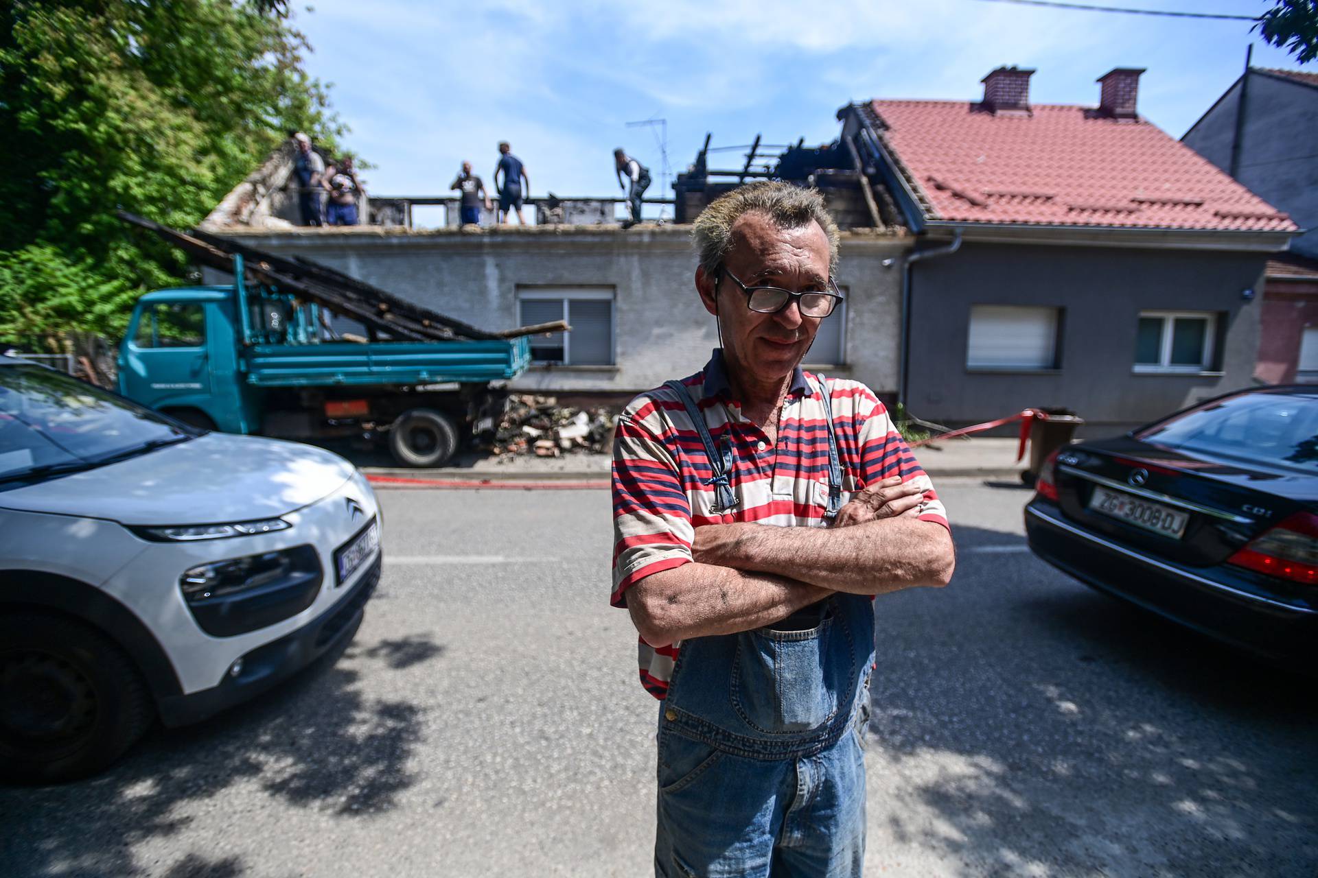 Zagreb: U Ulici Barutanski jarak izgorilo je krovište kuće