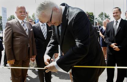 Josipović:  Samo nas ulaganja i kreativci mogu izvući iz krize