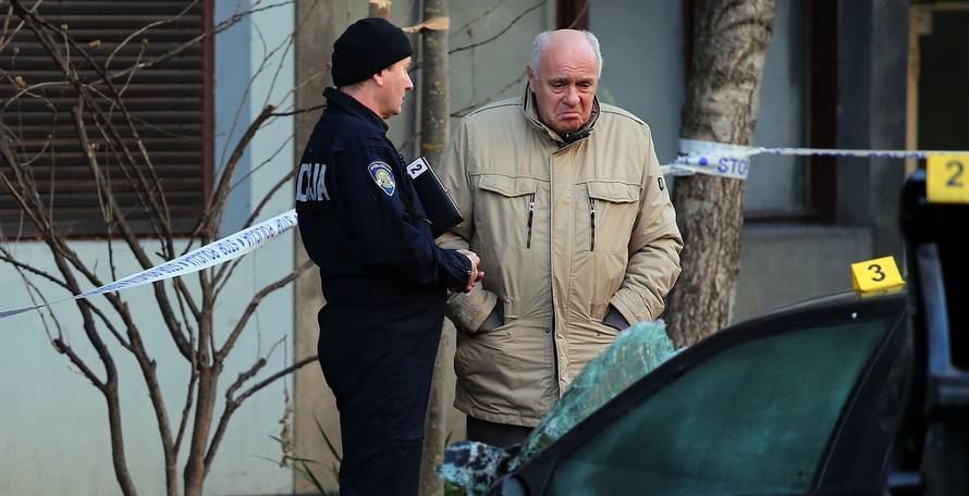 Požar podmetnut? U Zagrebu gorio i auto Žarka Puhovskog