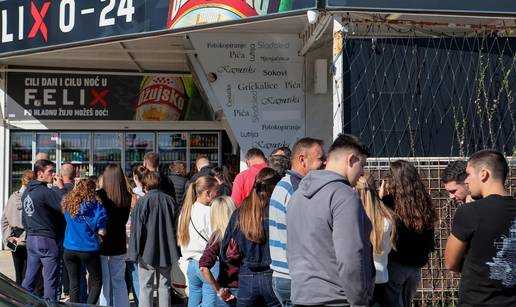 FOTO Mnogi došli po ulaznice za Thompsonove koncerte: Stvorili se redovi i gužve, ljudi čekaju...