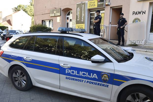U Šibeniku nožem ubijen mladić, djevojka se bori za život