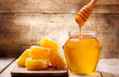 Blagodati sirovog meda su brojne: Pomaže kod infekcija, liječi rane, štiti srce i mozak...