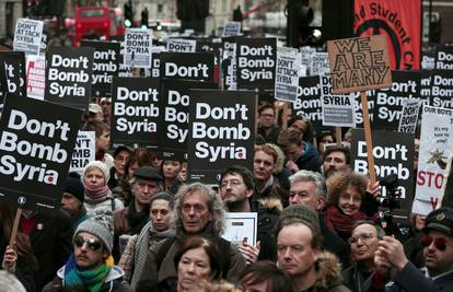 5000 prosvjednika u Londonu: Protiv napada na ISIL u Siriji