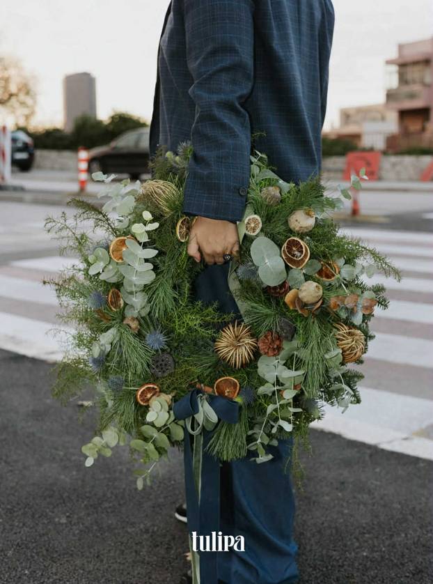 FOTO Domaći kreativci svojim vijencima za vrata stvaraju blagdansku magiju već na ulazu