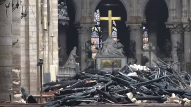 Snimke nakon strašnog požara: Pogledajte Notre Dame iznutra