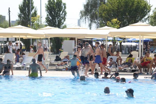 24 SATA: Kupaći uživaju na obnovljenim bazenima Copacabana