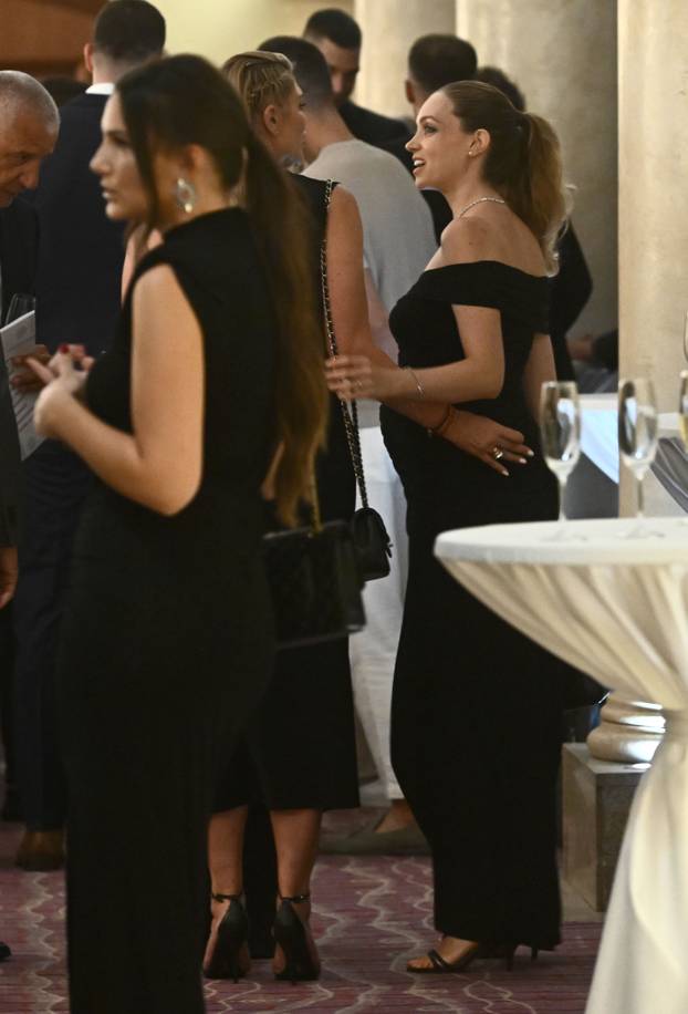 Zageb: Hana Huljić Grašo sa suprugovom sestrom Bugom na Gala večeri povodom utakmice sjećanja na Dražena Petrovića