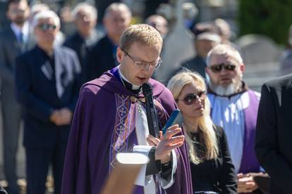 FOTO Obitelj i prijatelji oprostili se od glazbenice Vere Svobode