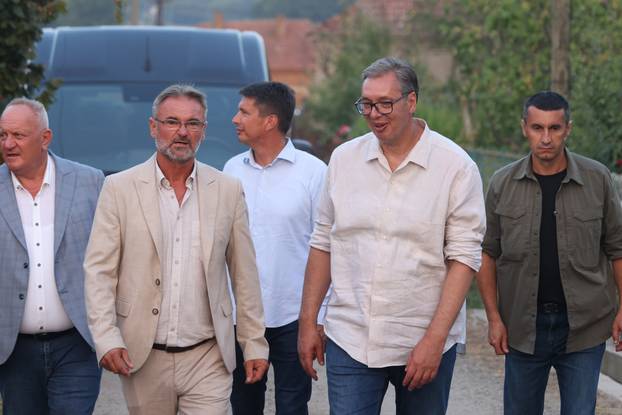 Aleksandar Vučić u obilasku je Jablaničkog okruga