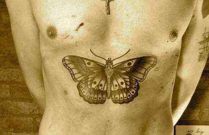 'Zašto si to radiš, Harry? Čemu te bedaste tetovaže po tijelu?'