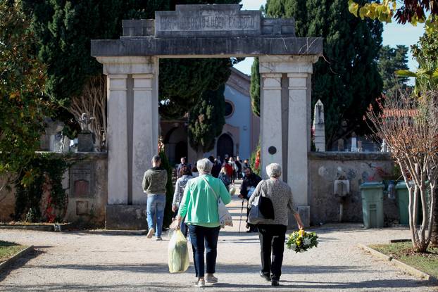 Zadar: Blagdan Svih svetih na Gradskom groblju