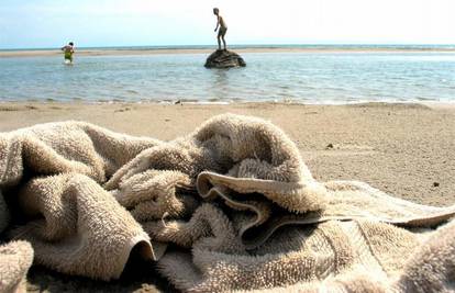 Prostrli najveći ručnik za plažu na svijetu za rekord