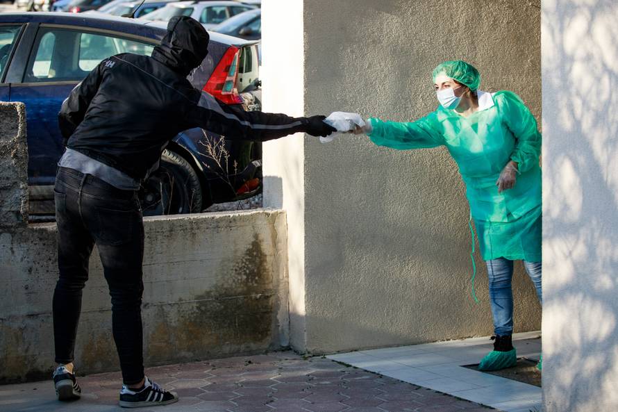 Hrvatska je puna dobrih ljudi:  Poklanjaju kruh i donose ručak!