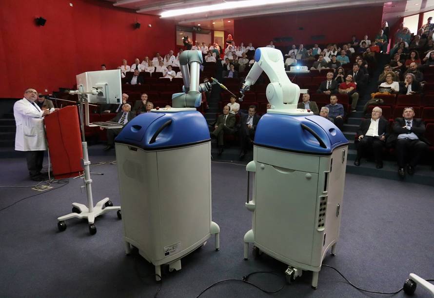 Hrvatski robot Ronna operirao pacijenta s tumorom na mozgu