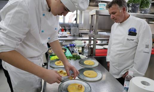 Žižula koktel služi se s pačjim prsima u finom umaku od kave