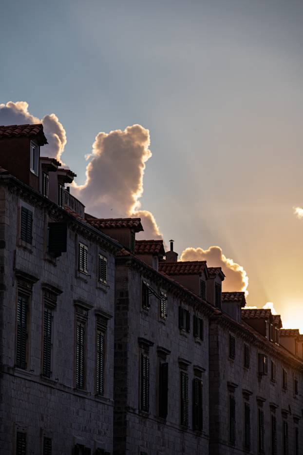 Sunčan dan u Dubrovniku posjetitelji iskoristili za odmor ili obilazak znamenitosti