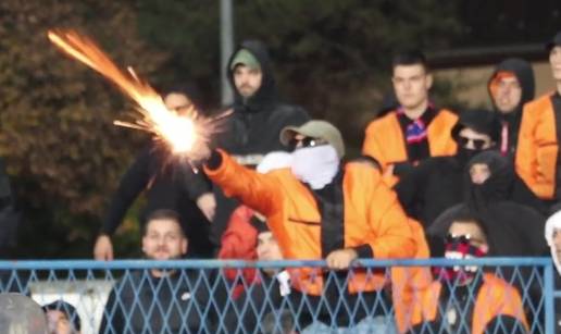 VIDEO Kako je po&ccaron;eo navija&ccaron;ki rat: I policija kako gleda dok torcida&scaron;i ga&dstrok;aju&nbsp;njih&nbsp;i&nbsp;publiku