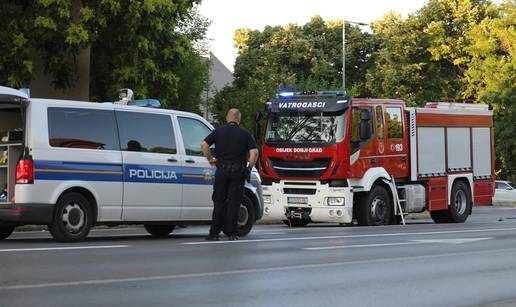 FOTO Osijek: Vatrogasci jurili na intervenciju pa se sudarili s autom, dojava ispala pogrešna