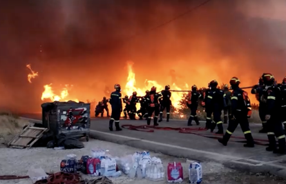 VIDEO Pakao na grčkom otoku: Požari gutaju sve pred sobom, evakuiraju sela, nestalo struje