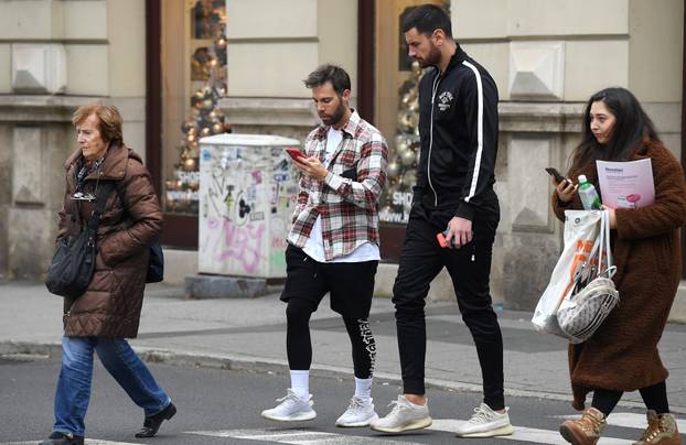 Zagreb: Marko Grubnić u šetnji gradom u društvu prijatelja Momčila Gurovića