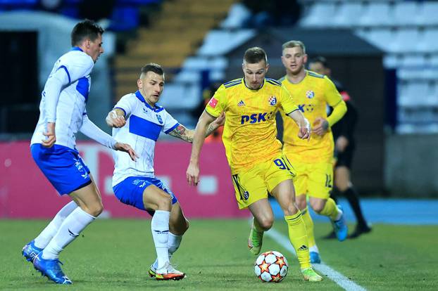U derbiju 25. kola Prve HNL Osijek je na stadionu Gradski vrt pobijedio Dinamo sa 1-0