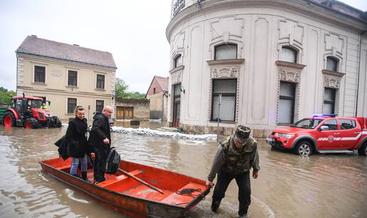 FOTO Pogledajte kako izgleda Hrvatska Kostajnica: Una poplavila više dijelova grada