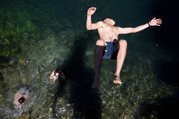 Residents and tourists battle heatwave in Podgorica