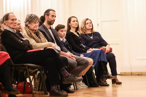 Zagreb: Promocija knjige Žene koje mašu rukama Jadranke Kosor