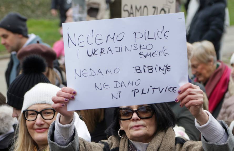 Zagreb: Prosvjed protiv kompleksa industrijskih megafarmi i klaonica peradi u Sisačko-moslavačkoj županiji