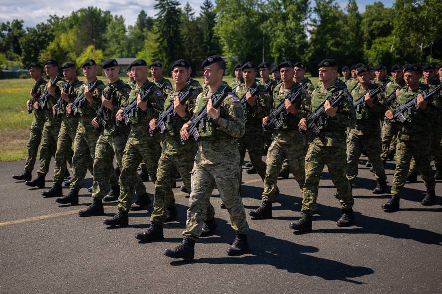 Velika Gorica: Uvježbavanje pješačkih postroja Hrvatske vojske za svečani vojni mimohod