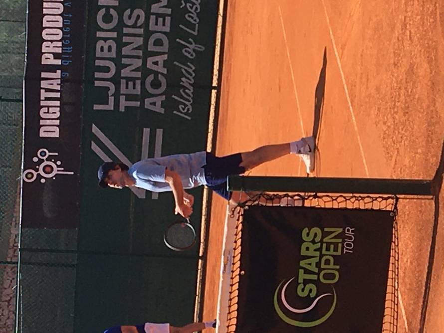 Roko Karanušić vratio se tenisu i izgubio, Tedeschi do 2. kola