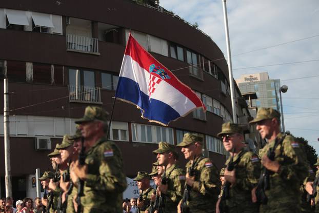 Zagreb: Svečani vojni mimohod u povodu 30 godina VRO Oluja