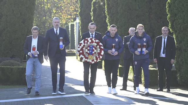 Delegacija HNS-a uoči važne utakmice došla se nakloniti Vukovaru: Tuga, bol i ponos!