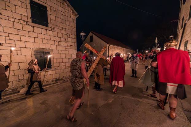 Imotski: Uprizorenje 24. Žive slike Muke Isusove