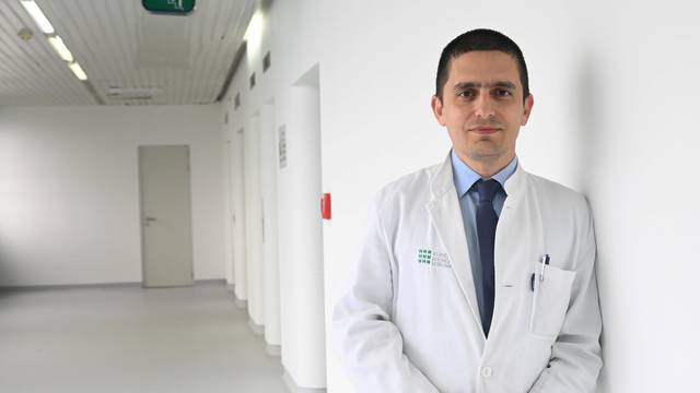 Zagreb: Tim liječnika koji su obavili operaciju ugradnje elektrostimulatora