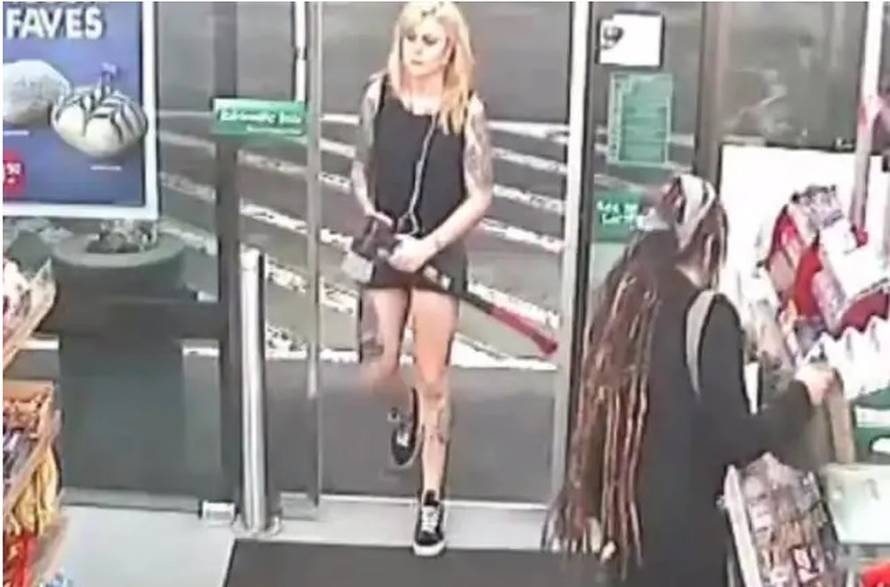 Sjekirom mu skoro prepolovila lice: 'Ljudi zaslužuju umrijeti!'