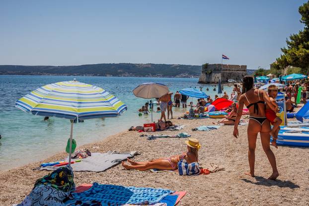 Kaštel Štafilić: Gužva na plaži Gabine