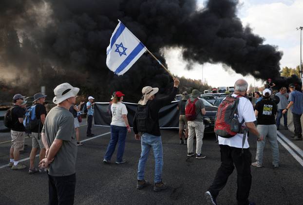 People block Israel's main highway connecting Jerusalem and Tel Aviv near Latrun