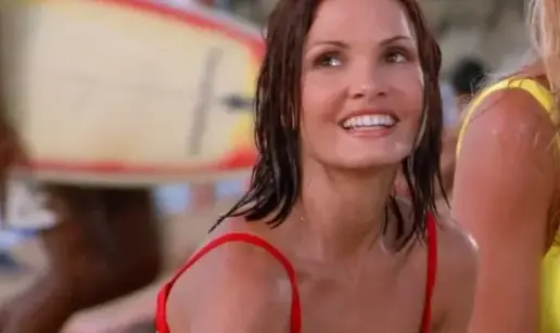 Ma tko bi joj dao 59! Glumica iz Baywatcha i dalje voli nositi bikini i pokazivati seksi guzu