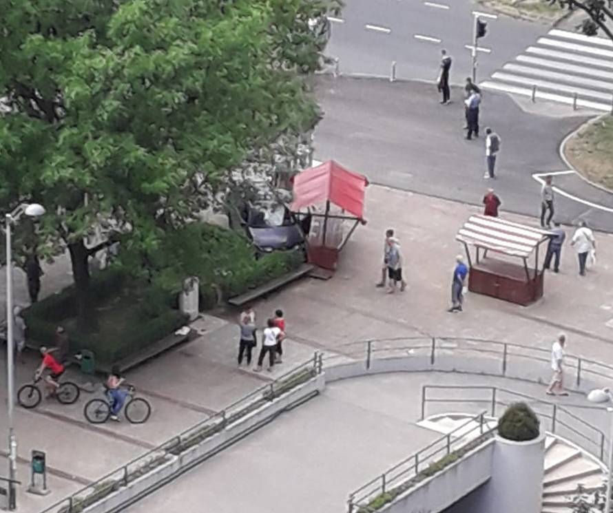 Kombi udario u auto: Naletjeli na majku i tromjesečnu bebu