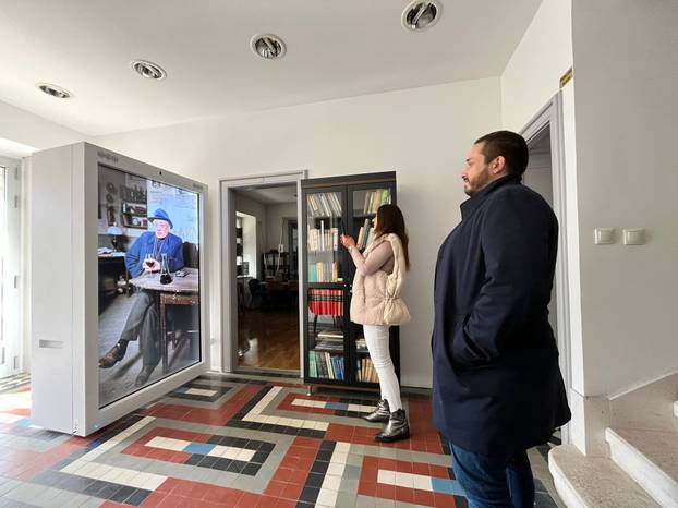 FOTO U Imotskom možete okinuti selfie s Tinom Ujevićem. Čak se i miče. Evo o čemu je riječ