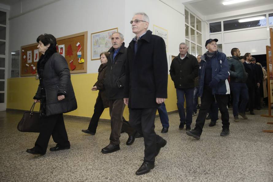 Izborni dan: Redovi u Mostaru, veća izlaznost, sumnjivi SMS...